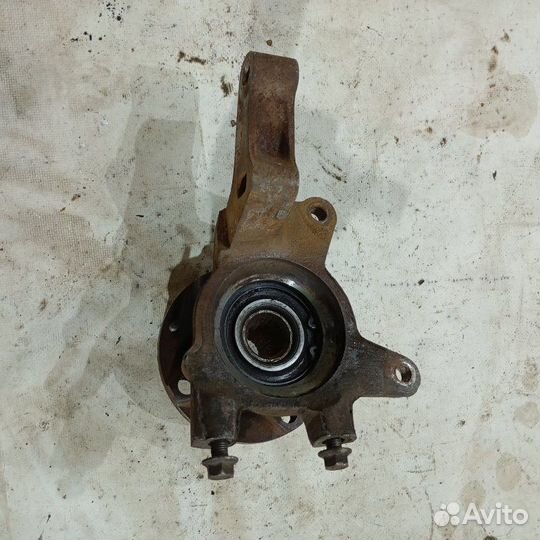 Кулак поворотный передний левый Москвич 2141