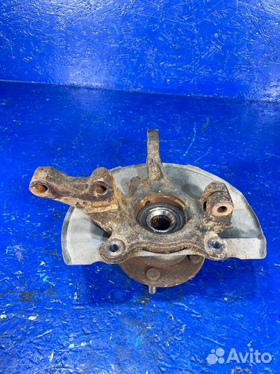 Кулак поворотный передний правый Mitsubishi