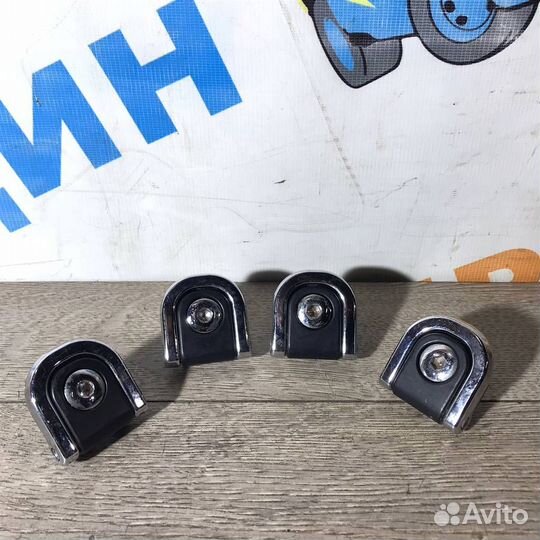 Крепление сетки багажника Land Rover Discovery II