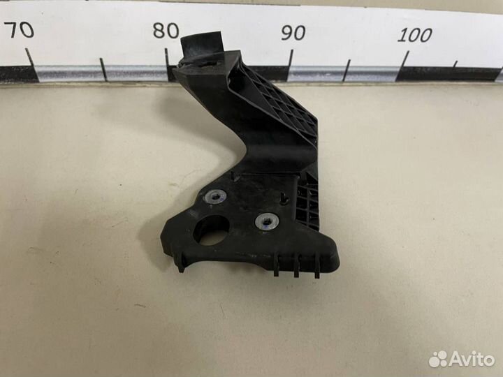 Кронштейн фар левый Skoda Karoq 2017