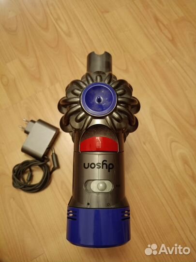 Пылесос dyson v8 + зарядное устройство