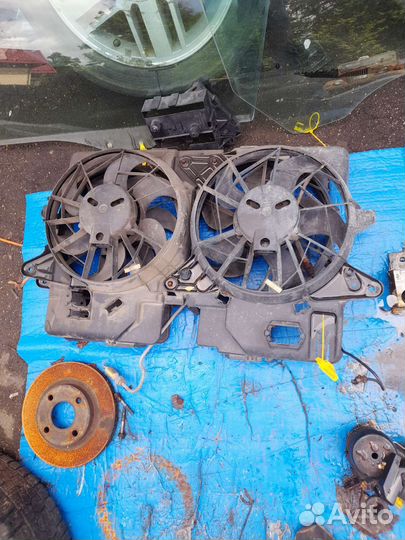Вентилятор охлаждения с диффузором Ford Escape 2.0