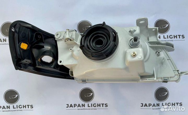 Фары хрустальные темные передние Toyota