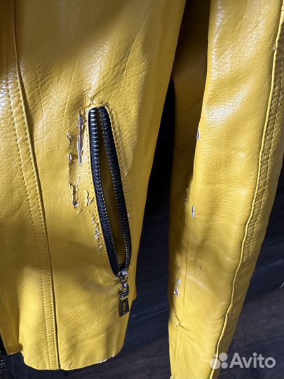Желтая кожаная куртка