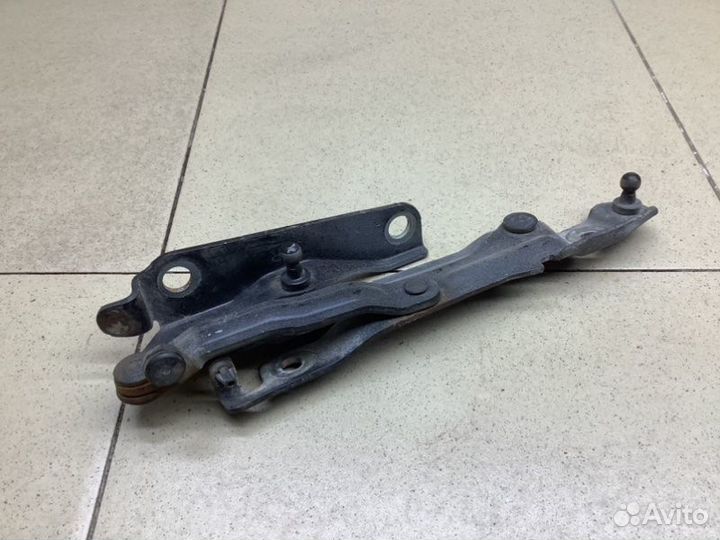 Петля крышки багажника правая Mazda 3 BK