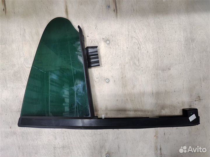 Форточка задняя левая Vw Passat Cc