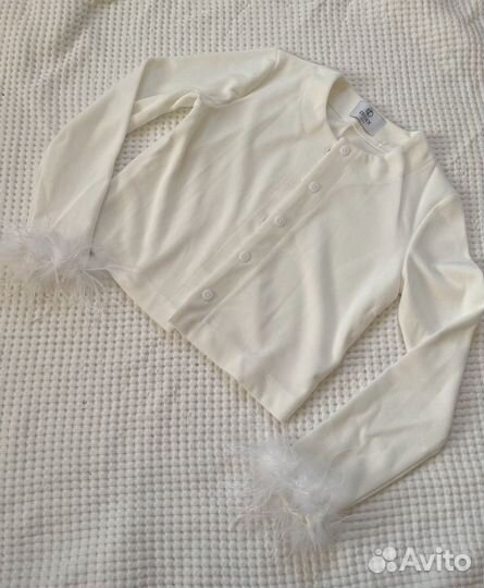 Кофта кардиган с перьями на рукавах М