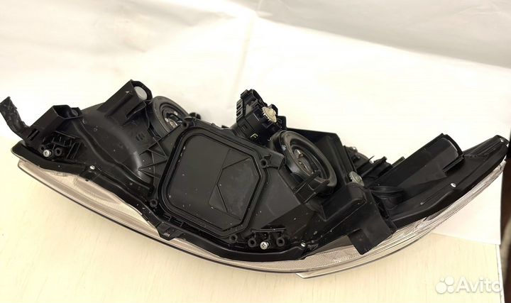 Правая фара от Toyota Corolla 2007 года выпуска