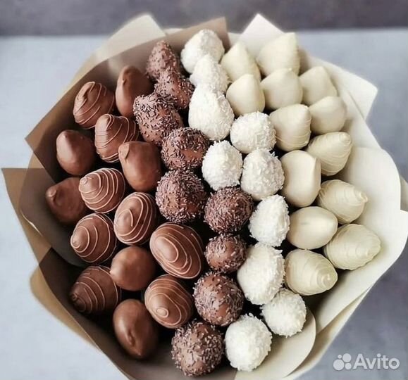 Съедобные букеты из клубники в шоколаде