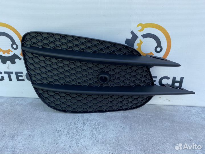 Решетка переднего бампера Mercedes A2138856700