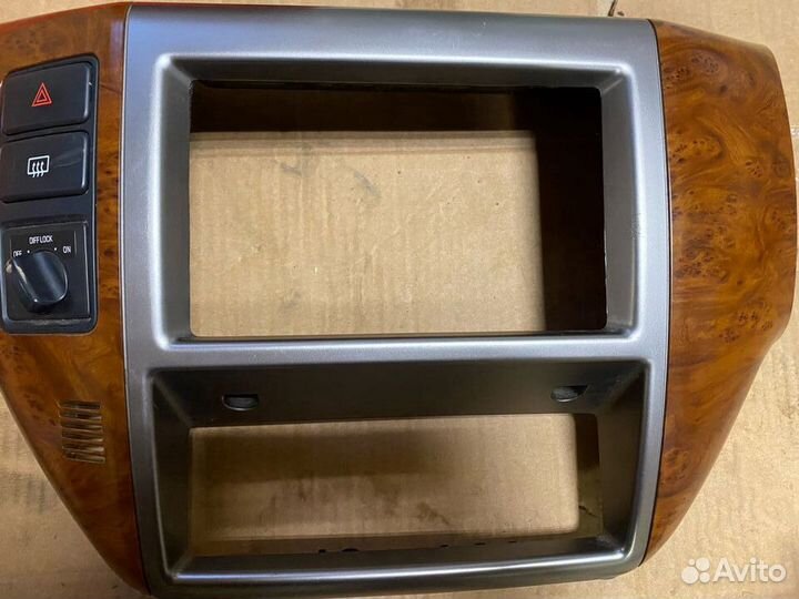 Nissan Patrol Y61 накладка центральная консоль