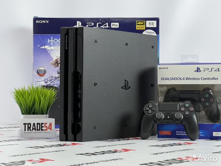 PS4 Pro 7108B Два Геймпада 600 Игр