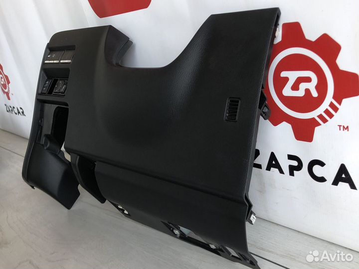 Nissan Patrol Y62 Накладка под рулевой колонкой