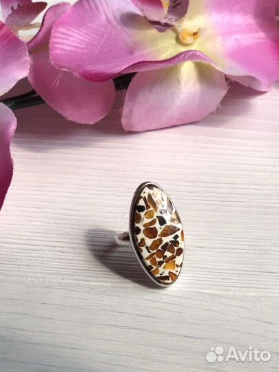 Перстень с янтарем