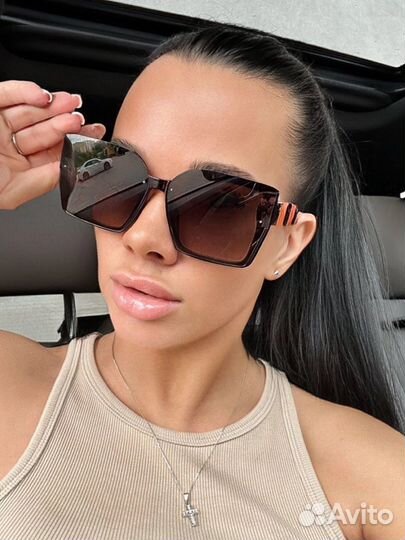 Солнцезащитные очки valentino