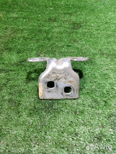 Петля двери Renault Logan