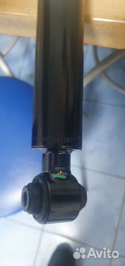 Амортизатор задний mercedes w204