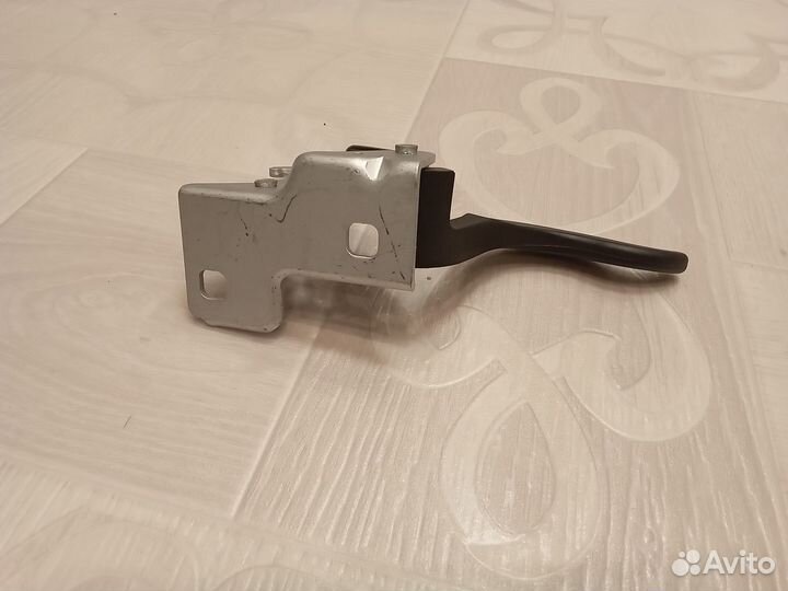 Крюк капота BMW X5 e53