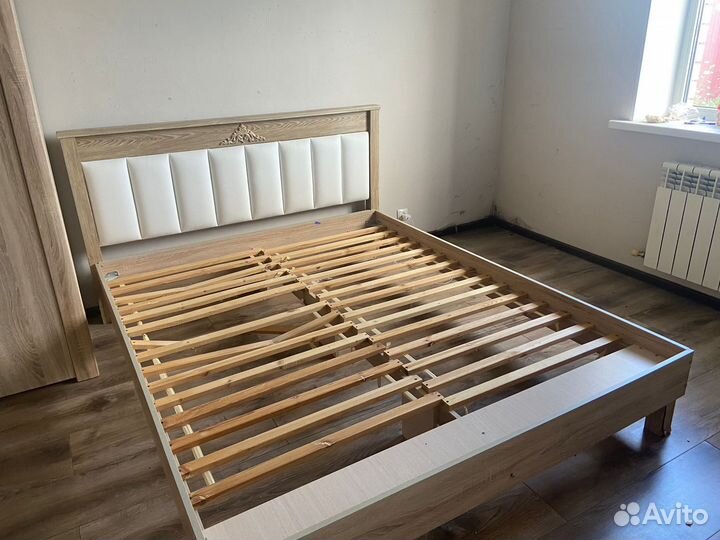 Кровать с матрасом