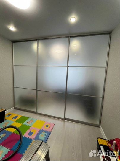 Стеклянная перегородка