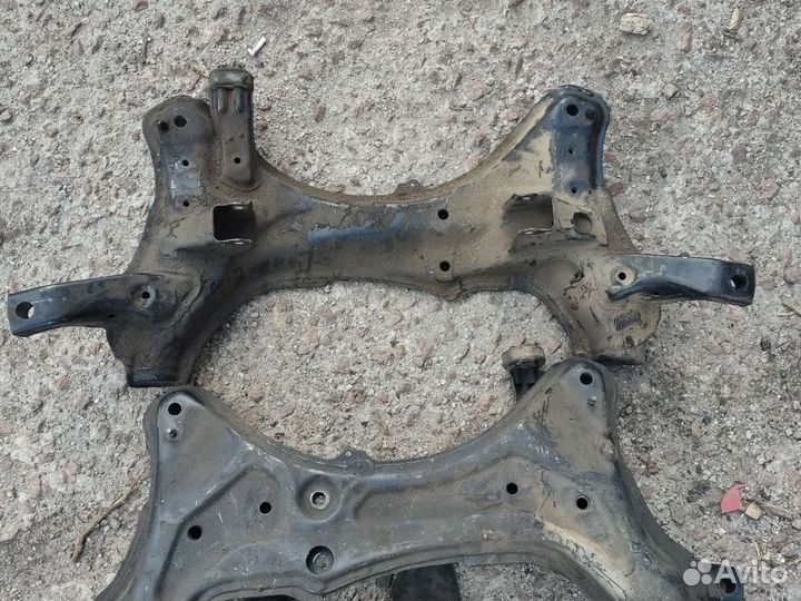 Подрамник передний Toyota RAV4 sxa10