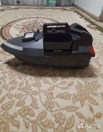 Прикормочный кораблик V020 с GPS на 40 точек