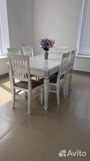 Стол и стулья новые