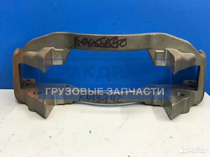 Скоба суппорта монтажная грузовиков Mercedes