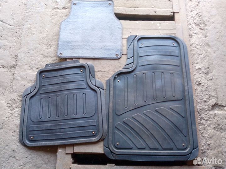 Автомобильные коврики резиновые,универсальные