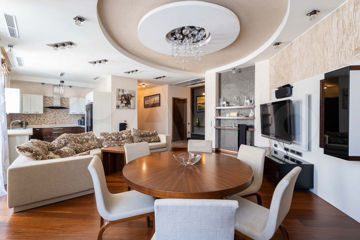 3-к. квартира, 138 м², 6/8 эт.