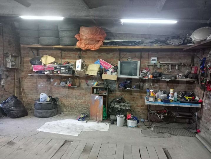 Гараж, > 30 м²