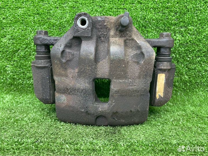 Суппорт тормозной правый Opel Astra J GTC 2012