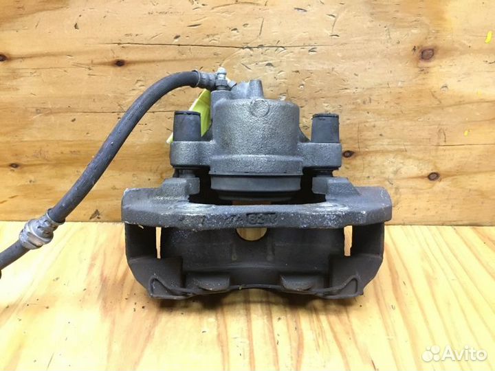 Суппорт передний левый Mazda Axela BK5P zyve 2006