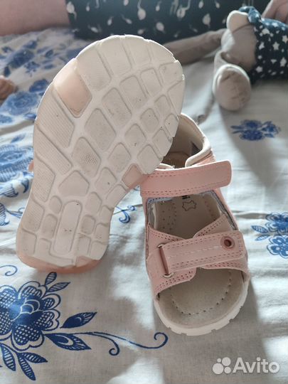 Босоножки для девочки 24 размер новые