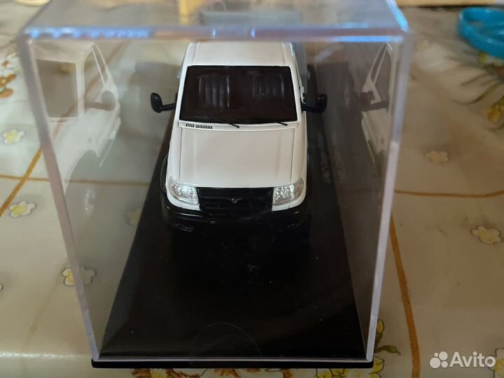 UAZ Cargo Patriot DiP. 1/43