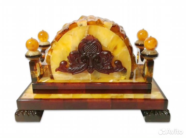 Часы настольные из янтаря 