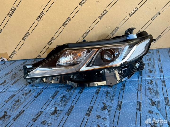 Фара левая Toyota Camry 70 17-23