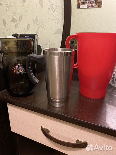 Кувшины стекло и пластик, кружка железная