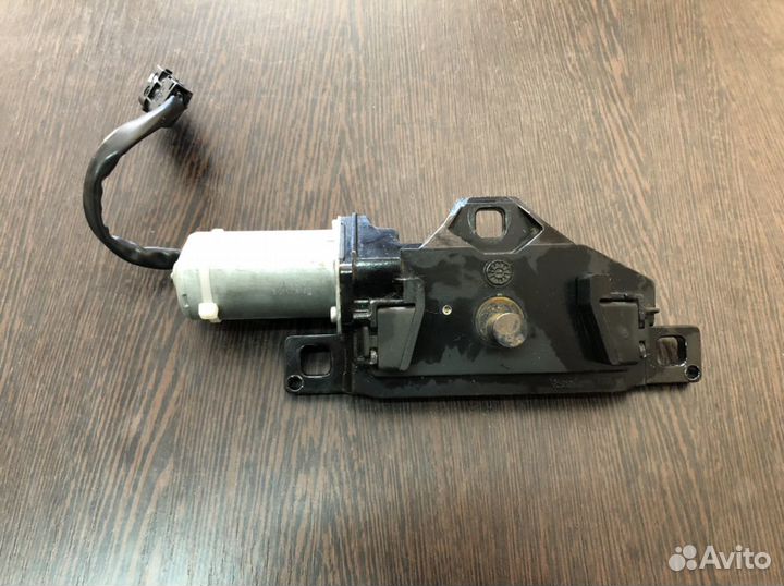 Привод замка багажника BMW 5 E61 X6 E71