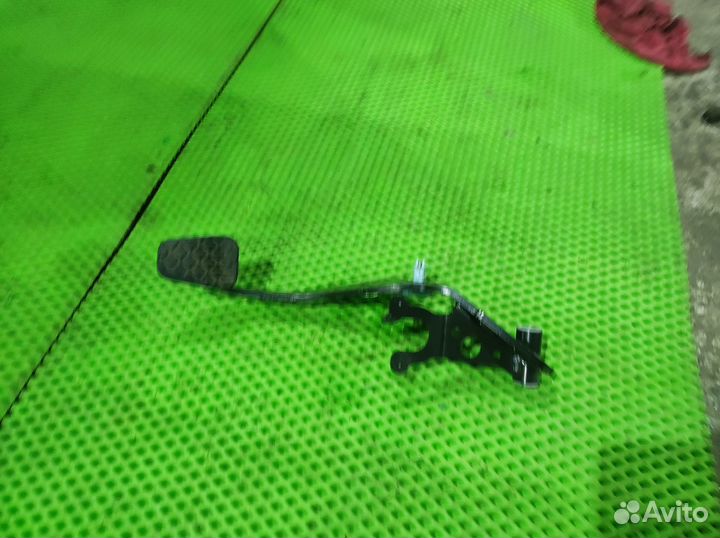 Педаль тормоза Ford Fiesta