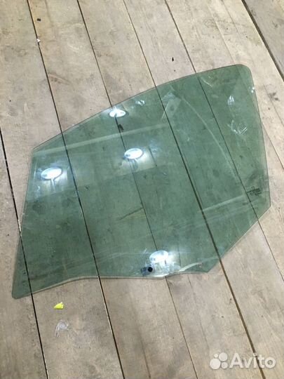 Стекло боковое оригинальное Peugeot 308 2008г