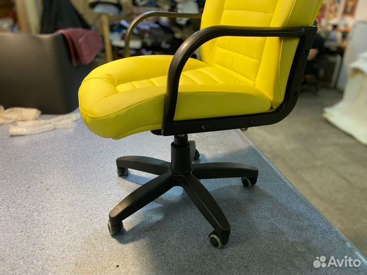 Офисное кресло