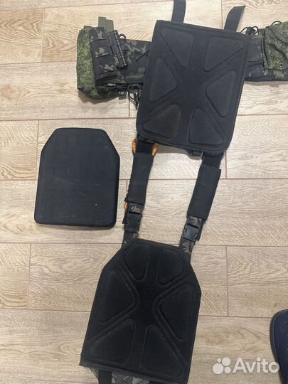 Плитник с плитами