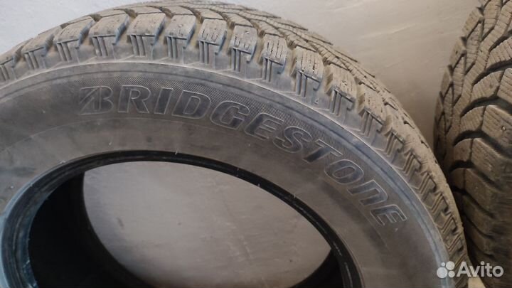 Bridgestone Blizzak Ice 235/65 R17 104H