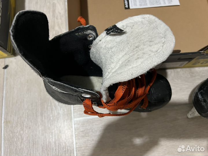Коньки хоккейные размер 33 и 35