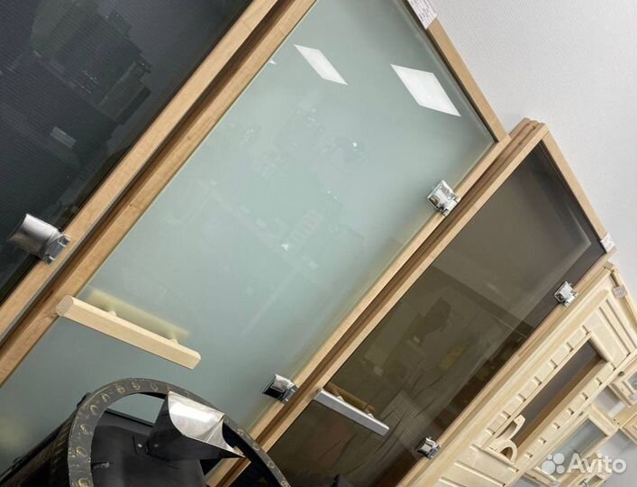 Стеклянная дверь в баню