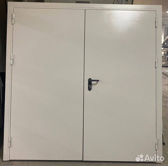 Тамбурная дверь