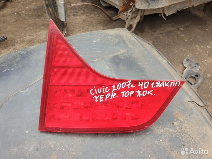 Фонарь задний внутренний правый Honda Civic 4D