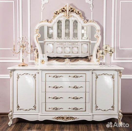 Сервант(горка) и комод с зеркалом