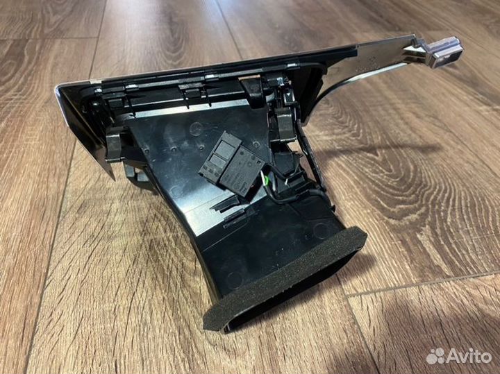 Дефлектор воздушный левый передний левый Audi A6